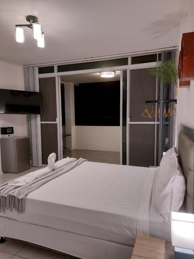 Bonsai Jacuzzi Suites Panglao Exterior photo