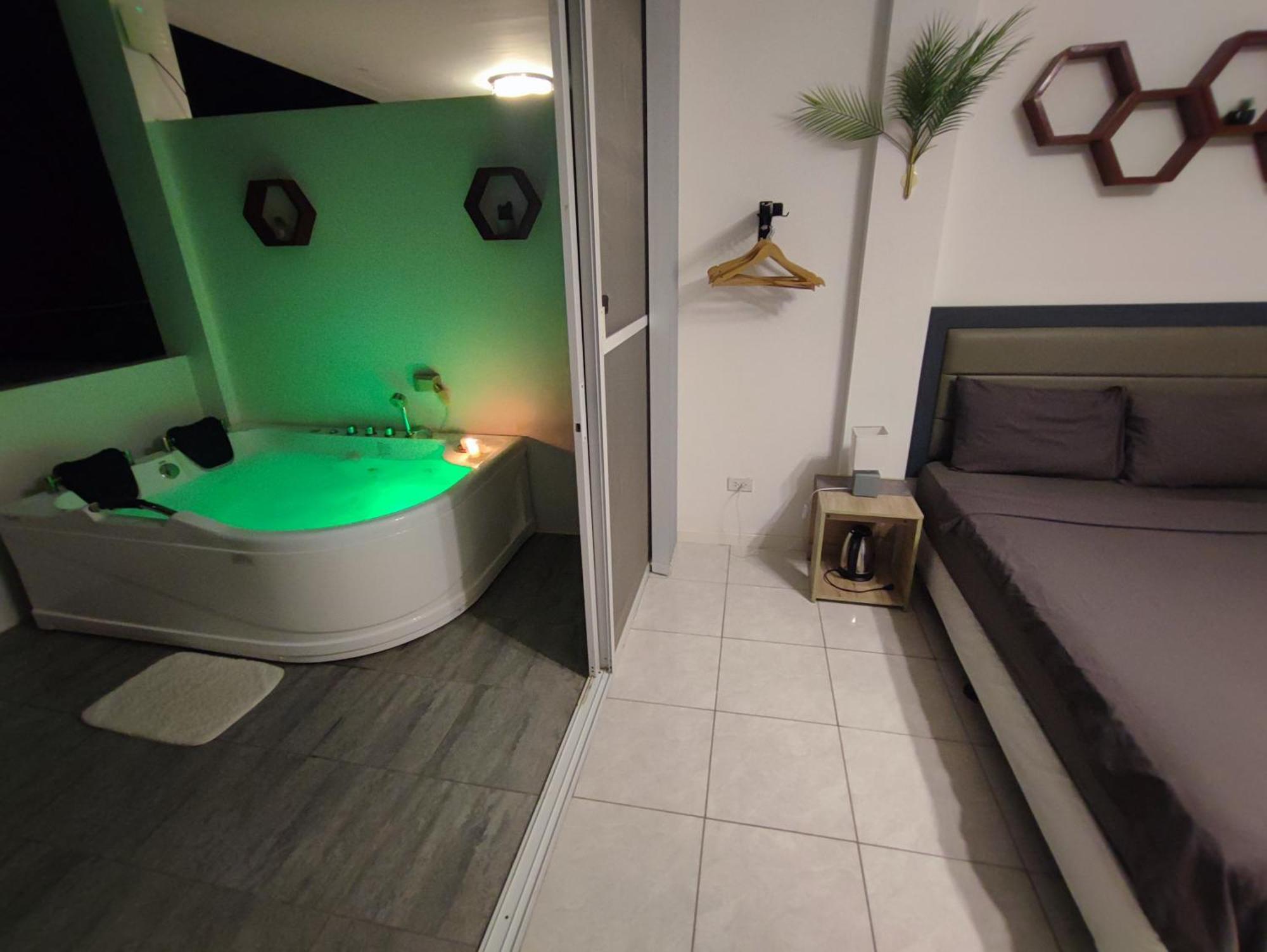 Bonsai Jacuzzi Suites Panglao Exterior photo