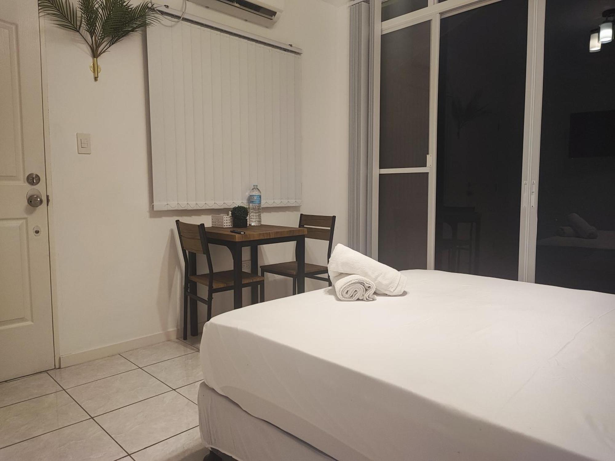 Bonsai Jacuzzi Suites Panglao Exterior photo